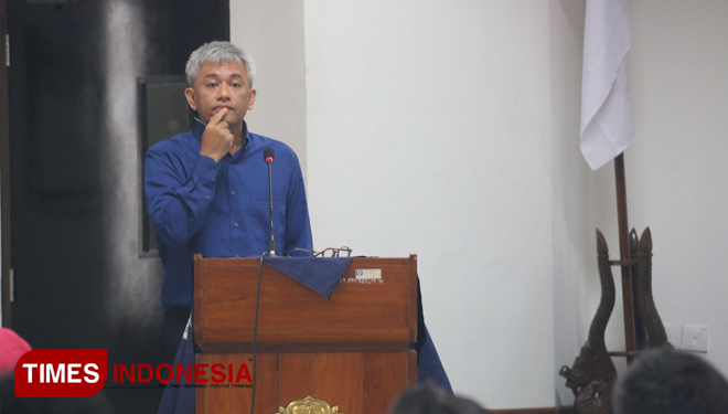 Dosen Filsafat UGM Drs Agus Wahyudi dalam Dialog Interaktif yang bertajuk Generasi Milenial Peduli Pemilu Informatif di UGM, Selasa (19/2/2019). (FOTO: Humas UGM/TIMES Indonesia)