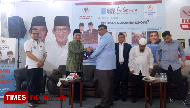 Wakil Ketua Mejelis Syuro PKS, Hidayat Nur Wahid (baju batik). (FOTO: Hasbullah/TIMES Indonesia)