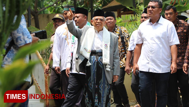 Cawapres nomor urut 01, KH Ma'ruf Amin saat mengajak media keliling melihat Pesantren An Nawawi Tanara, Serang. (FOTO: TKN for TIMES Indonesia).