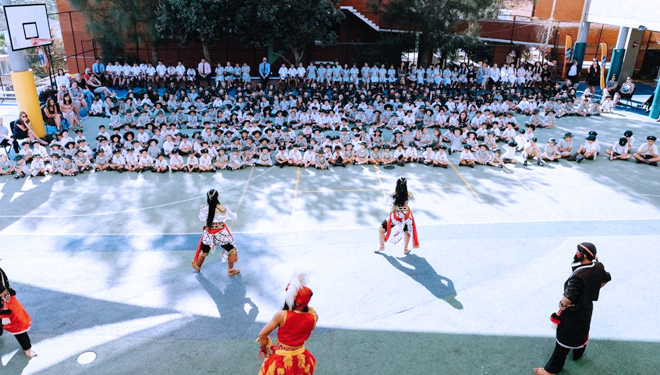 Penampilan kelompok penari Reog Ponorogo di hadapan siswa dan guru Claremont College di New South Wales, Australia, Senin (18/2/2019). (FOTO: KJRI Sidney)