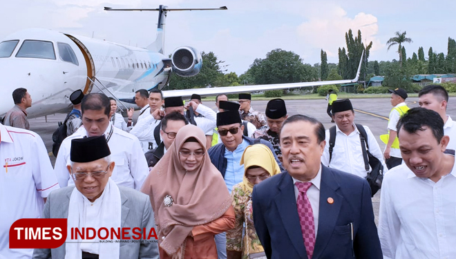 Cawapres nomor urut 01, KH Ma'ruf Amin mendarat di Makasaar. (FOTO: Monang Sinaga for TIMES Indonesia).