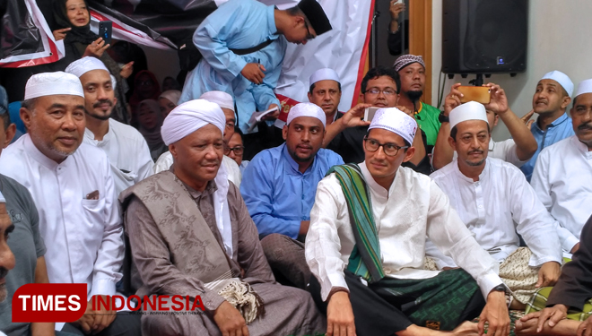 Sandiaga Uno disambut dan mendapatkan dukungan dari sejumlah habib di Kabupaten Bondowoso (FOTO: Moh Bahri/TIMES Indonesia) 
