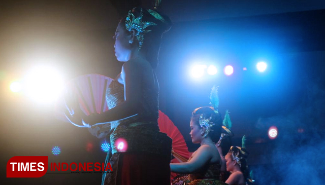  Penari menampilkan tarian khas Magetan di Taman Budaya Jawa Timur. (FOTO: Lely Yuana/TIMES Indonesia)