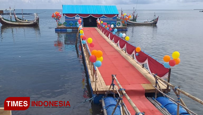 The grand opening of Grand Pathek Floating Library by vice mayor of Situbondo (Photo: Uday/TIMES Indonesia)