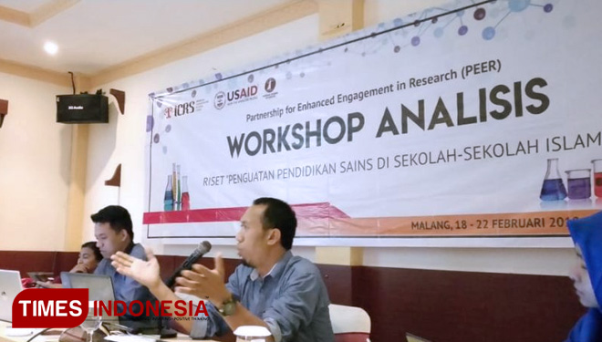  Para tim peneliti inti bersama mengembangkan modul pembelajaran Islam dan SAINS, Selasa (19/2/2019). (FOTO: AJP/TIMES Indonesia)