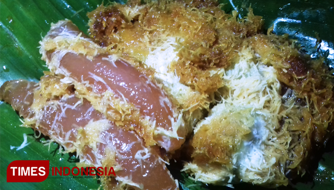 Putu Lanang mixed snacks, consisting of lopis, cenil, klepon and putu. (PHOTO: Nur Aini / TIMES Indonesia)