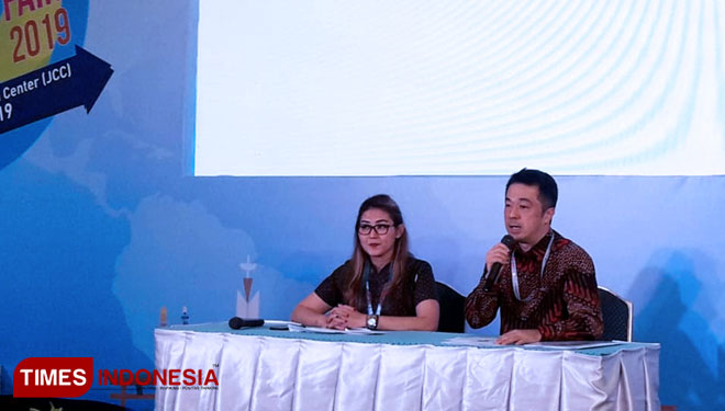 Direktur Sompo Insurance Indonesia (SII), Hiroki Waki bersama Head of Travel and Affinity SII, Maria Susana pada acara Media Gathering ASTINDO Travel Fair (ATF) 2019 di JCC, Jumat (22/2). (FOTO: Ivan Iskandaria/ TIMES Indonesia)