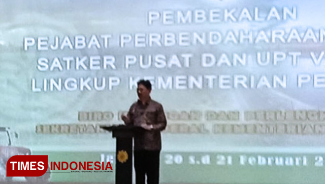 Sekretaris Jenderal Kementan, Syukur Iwantoro memberikan arahan pada Pembekalan Pejabat Perbendaharaan Negara Satker Pusat dan UPT Vertikal Lingkup Kementan, Jakarta (20/2/2019)