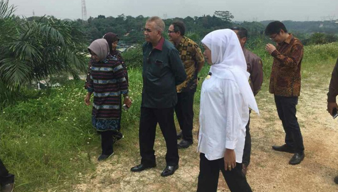 Gubernur Jawa Timur saat mengunjungi PT. Prasadha Pamunah Limbah Industri (PPLI) Bogor, Jum'at (22/2/2019) 