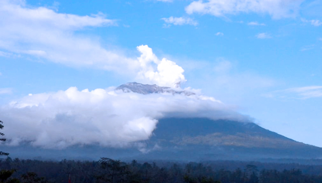 Kondisi saat ini Gunung Agung dI Kabupaten Karangasem, Bali, Selasa (22/2).(FOTO: Istimewa/TIMES Indonesia)