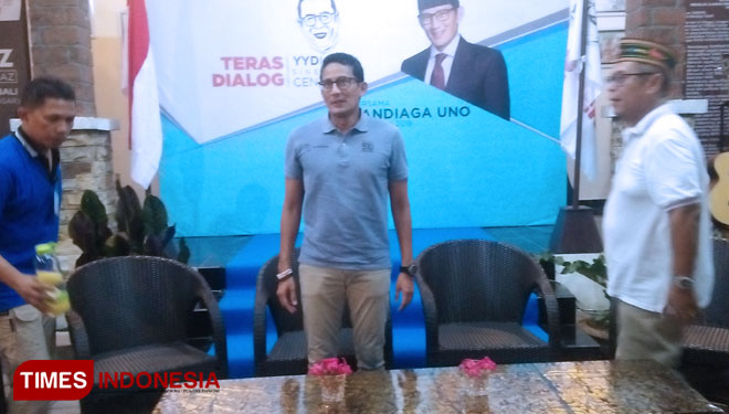 Calon Wakil Presiden (Cawapres) nomor urut 2 Sandiaga Salahuddin Uno, saat menghadiri acara Teras Dialog, bertempat di Warung Sang Dewi, Denpasar, Bali, Sabtu (23/2/2019).(Foto: Khadafi/TIMES Indonesia)