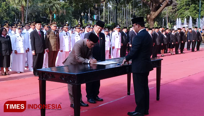 Gubernur DKI Jakarta, Anies Baswedan saat melantik ASN di halaman Balaikota Jakarta (FOTO: Rizki Amana/TIMES Indonesia)