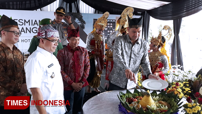 potong-tumpeng.jpg