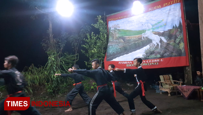 The Kuda Putih martial art show. (PHOTO: Kuda Putih for TIMES Indonesia)