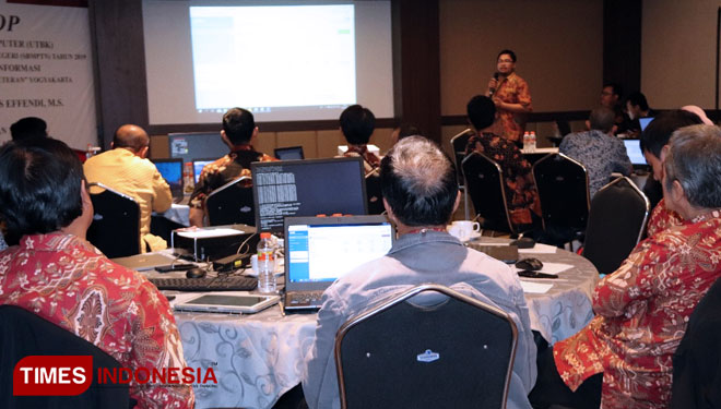 Suasana workshop persiapan Ujian Tulis Berbasis Komputer (UTBK) Seleksi Bersama Masuk Perguruan Tinggi Negeri (SBMPTN) tahun 2019. (FOTO: Humas UPNVY/TIMES Indonesia)