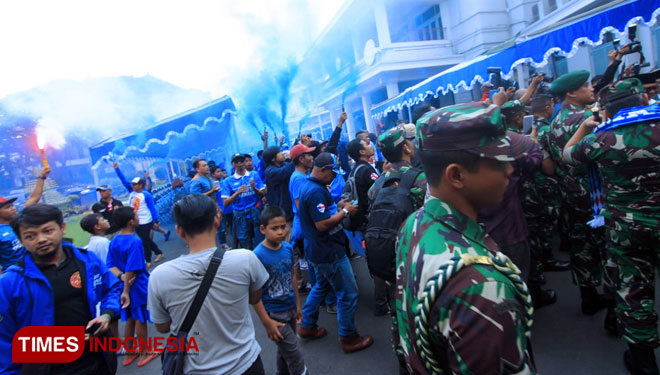 Suasana penyambutan Kedatangan Panglima TNI Marsekal Hadi Tjahjanto ke Malang di Balai Kota Malang pada Minggu siang (3/3/2019). (Foto: Tria Adha/TIMES Indonesia)
