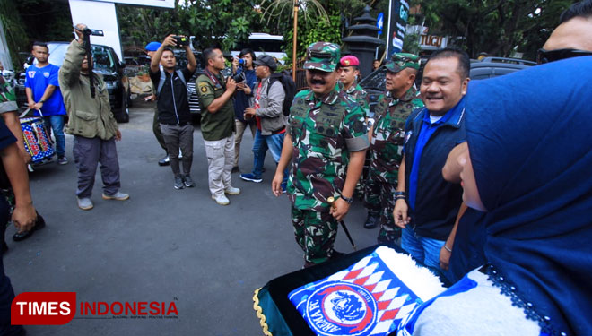 Panglima-TNI-arema-FC-1.jpg