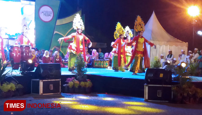 Tari Sekar Jagat saat tampil dalam acara sokkoran 100 hari Bupati Pamekasan. (Foto: Akmad Syafii/TIMES Indonesia)