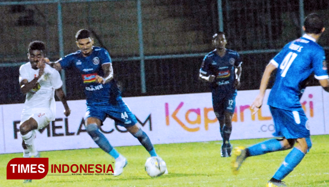 Pertandingan Arema FC vs Barito Putera 3-2, Senin (4/3/2019). (FOTO: Adhitya Hendra/TIMES Indonesia)