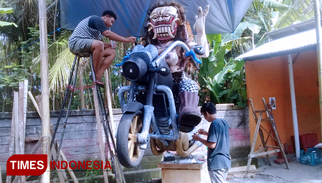 Tiga Ogoh - Ogoh Banjar Amertasari Banyuwangi Siap Diarak pada Malam Hari Raya Nyepi