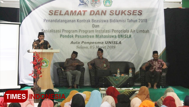 Penandatanganan kontrak Beasiswa Bidikmisi, di Aula Ponpesma Unisla, Selasa (5/3/2019). (FOTO: MFA Rohmatillah/TIMES Indonesia)