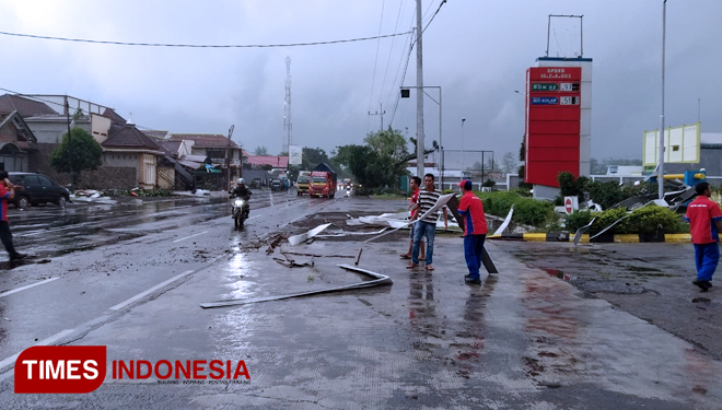 TIMES-Indonesia-puting-beliung-Probolinggo-2.jpg