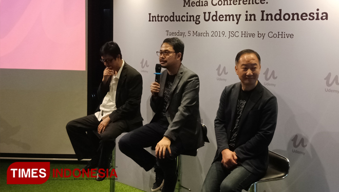 Market Manager Indonesia dari Udemy, Giri Suhardi dalam konferensi pers di JSC Hive Coworking Space, Jl. Prof. DR. Satrio, Jakarta, Selasa (5/3/2019). Foto: Rahmi Yati Abrar/TIMES Indonesia
