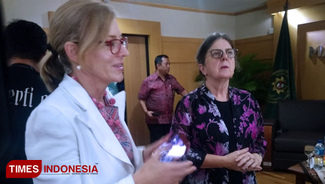 Hakim Family Court of Australia Margaret Cleary (kanan). (Foto: Yayat R Cipasang/TIMES Indonesia)