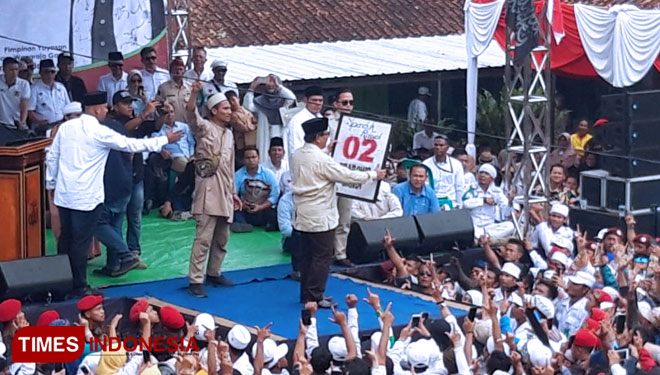 Calon presiden nomor urut 02 Prabowo Subianto saat bersilaturahim ke Pondok Pesantren Darussalam, Garut, Jawa Barat, Sabtu (9/3/2019) (FOTO: Tofik For TIMES Indonesia)