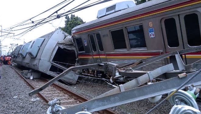 KRL Jakarta-Bogor yang terguling di Kebon Pedes, Tanah Sareal, Bogor, Minggu (10/3/2019). (Foto: Putra RA/Okezone)