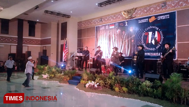 Dangdut Cowboys Asal AS, Konser di Islamic Center Kraksaan 