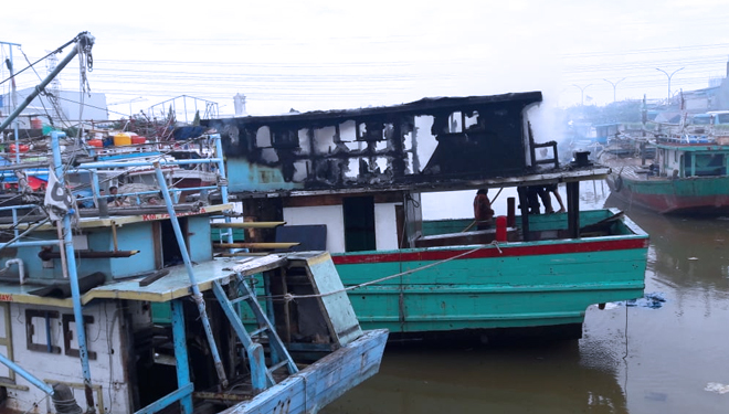 Kebakaran Kapal KM Nayla Merugi hingga Rp 500 Juta  TIMES 