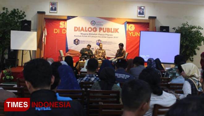 Para pemateri saat memberikan penjelasan kepada peserta dalam kegiatan Diskusi Publik (Foto: Moh Aidi/TIMES Indonesia)