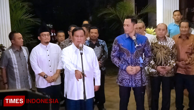 AHY sambangi Prabowo Subianto di kediamannya, di Jalan Kertanegara 4, Kebayoran Baru, Jakarta Selatan, Kamis malam, 14 Maret 2019. (FOTO: Alfi Dimyati/TIMES Indonesia)