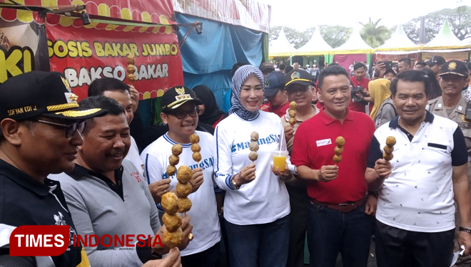 Wali Kota Malang membuka festival Mendem Duren Bakso-Cwimie. (FOTO: Imadudin M/TIMES Indonesia)