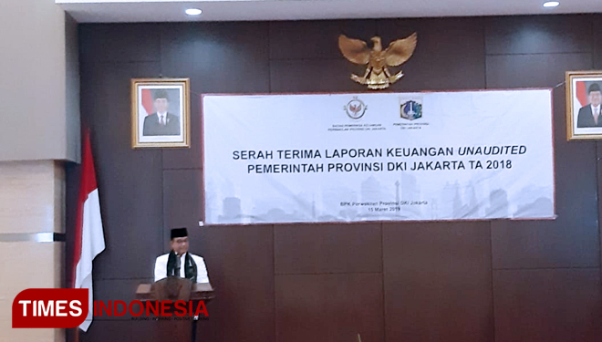 Gubernur DKI Jakarta Saat Memberikan Laporan Keuangan Di BPK Perwakilan DKI Jakarta (FOTO: Rizki Amana/TIMES Indonesia)