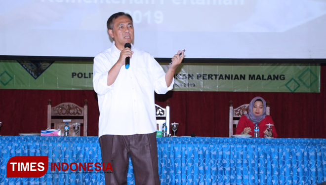Dr Ir Sam Herudian MS dari tim pakar Upaya Khusus Kementan RI saat memberikan kuliah umum di Polbangtan Malang, Jumat (15/3/2019). (FOTO: Ferry/TIMES Indonesia)
