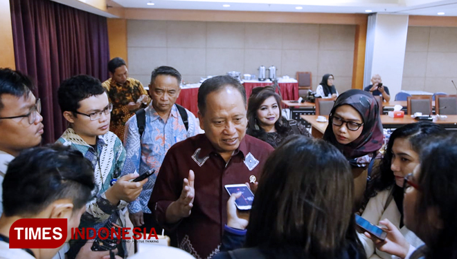Menristekdikti RI Mohamad Nasir pada acara diskusi bersama media di Kemenristekdikti Jakarta, Jumat (15/3). (FOTO: Ivan Iskandaria/TIMES Indonesia)