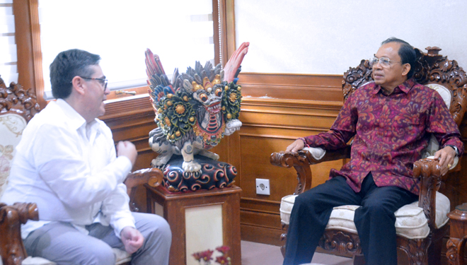 Duta Besar Kolombia Juan C. Valencia saat menemui Gubernur Bali Wayan Koster di Ruang Tamu Gubernur, Kantor Gubernur Bali, Jumat (15/3/2019).(FOTO IST/TIMES Indonesia).