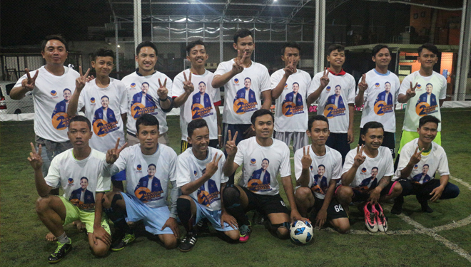 Mandira Isman bersama Komunitas Penggemar Futsal.