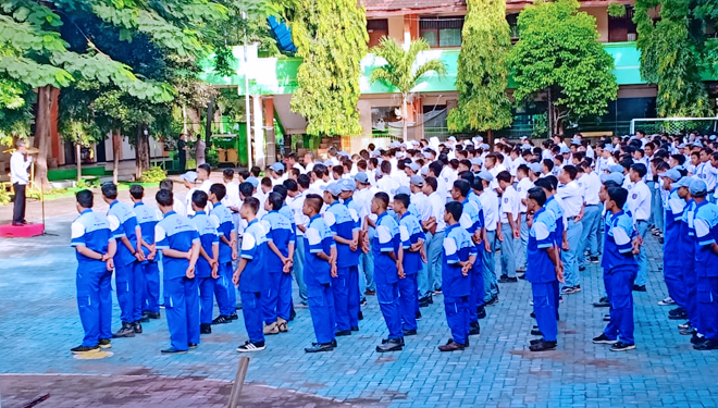 Apel sekolah SMK TJP Tuban diisi dengan acara diseminasi informasi P4GN oleh BNNK Tuban. (FOTO: Istimewa)