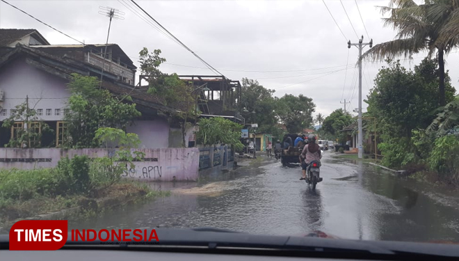 Suasana banjir ruas jalan di Kabupaten Bantul. (FOTO: Fajar Rianto/TIMES Indonesia)