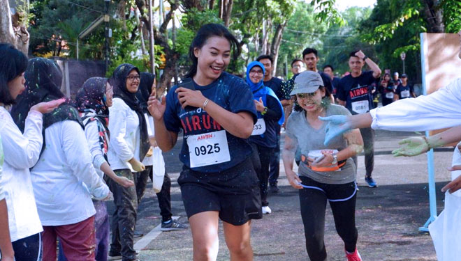 Salah satu peserta AIRUN 2019 yang diadakan oleh Fakultas Kedokteran Universitas Airlangga, Minggu (17/3/2019).(Foto : Istimewa)