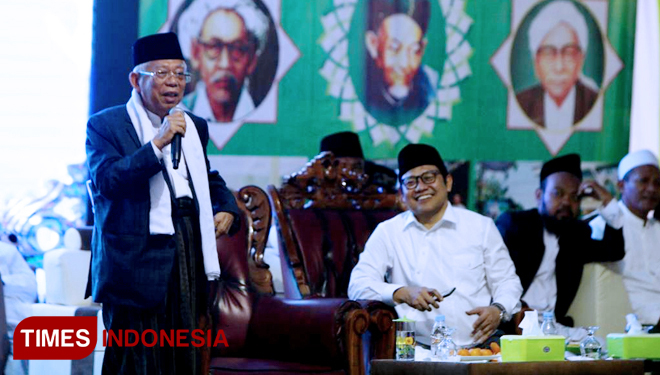 [Duduk] Ketum PKB Muhaimin Iskandar saat mendampingi KH Ma'ruf Amin di Jawa Timur. (FOTO: Monang Sinaga for TIMES Indonesia).
