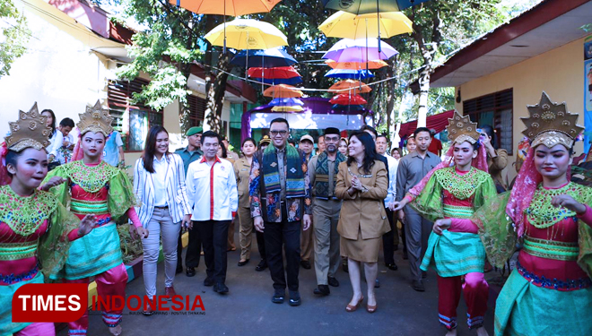 Menpora RI saat kunjungi SMK Paskita Global di Jakarta. (FOTO: Humas for TIMES Indonesia)