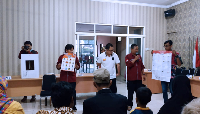 Tak Tahu Nama Caleg, Komunitas Shining Tuli Sosialisasi 