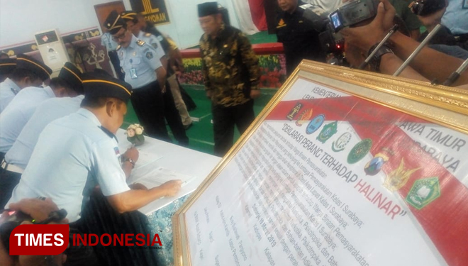 Perwakilan WBP saat lakukan tanda tangan Pakta Integritas. (FOTO: Rudi/TIMES Indonesia)