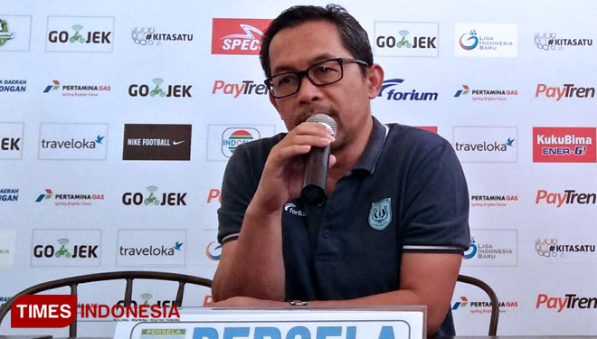 Aji Santoso, Pelatih Persela Lamongan, (FOTO: MFA Rohmatillah/TIMES Indonesia)