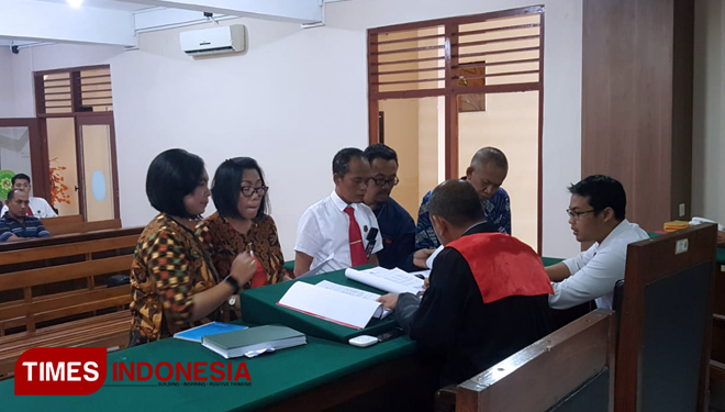 Suasana Pra Peradilan Gugatan terhadap Polres Tuban dan Kejari Tuban terkait kasus Narkoba yang menjerat tersangka Hok San, Rabu, (20/03/2019) (FOTO: Achmad Choirudin/TIMESIndonesia)