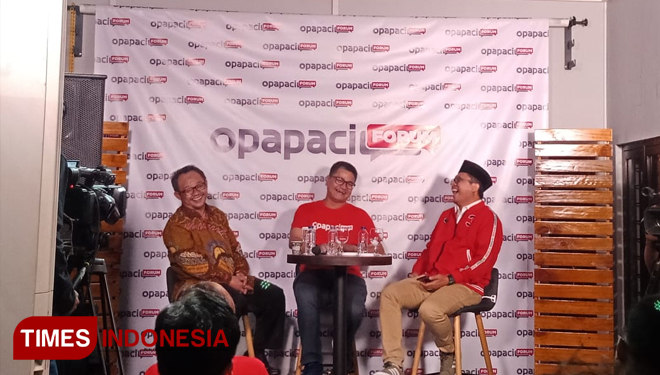 Sekretaris Umum PP Muhammadiyah Abdul Mu'ti (kiri) dalam sebuah diskusi di kawasan Setiabudi, Jakarta Selatan, Kamis (21/3/2019). (Foto: Rahmi Yati Abrar/TIMES Indonesia)
